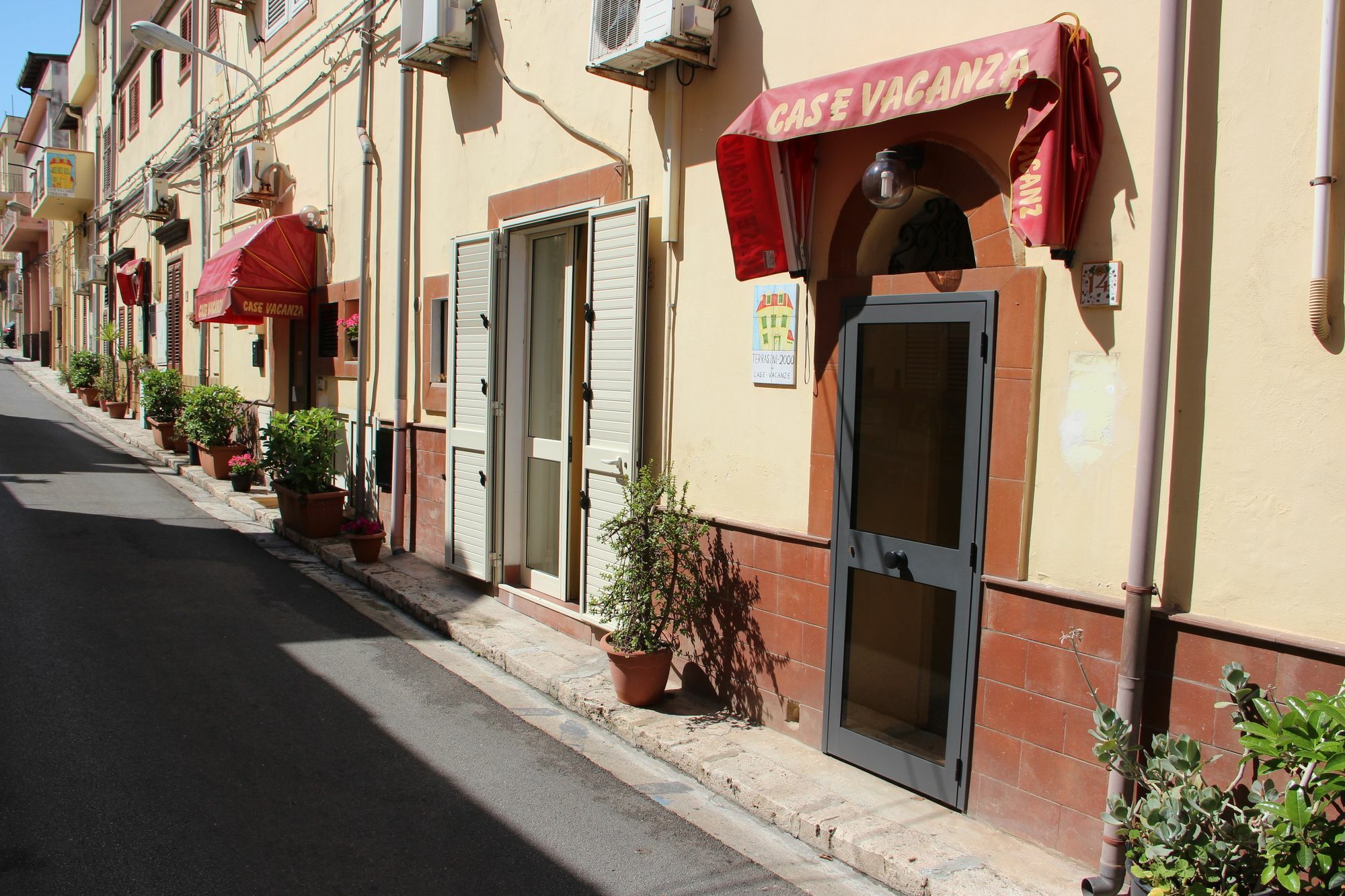 2000 Aparthotel 2*