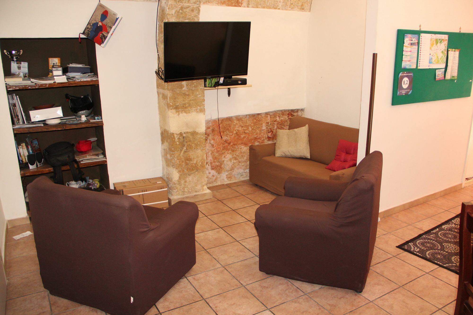 2000 Aparthotel 2*